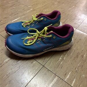 Merrell Big Girls or Women Moab Flight Low Hiking Sneakers 6.5